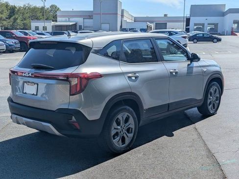 Used 2026 Kia Seltos LX AWD/4WD image 7