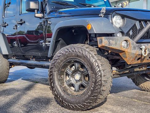Used 2017 Jeep Wrangler Unlimited Sport w/ Quick Order Package 24S AWD/4WD image 3
