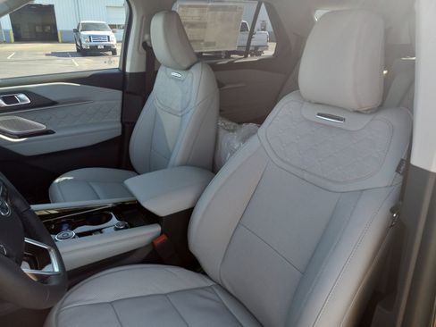 New 2026 Ford Explorer Platinum w/ LUX Leather Package image 13