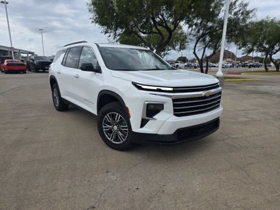 Used 2025 Chevrolet Traverse LT