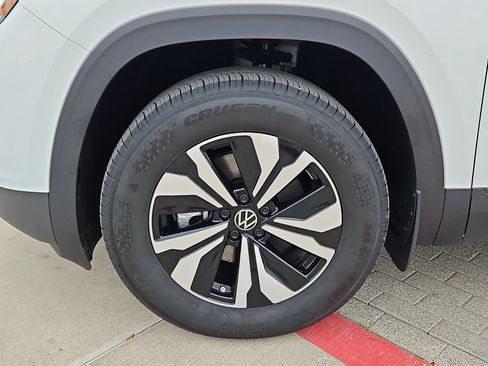 New 2025 Volkswagen Atlas SE image 5