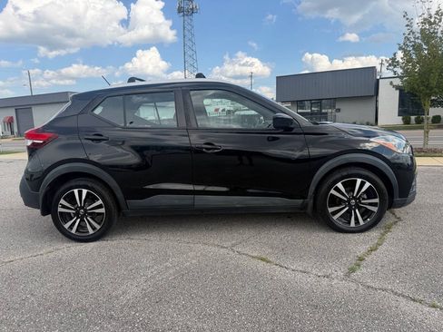Used 2018 Nissan Kicks SV FWD image 10