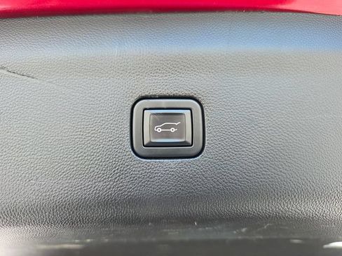 Used 2020 Buick Enclave Essence AWD/4WD image 11