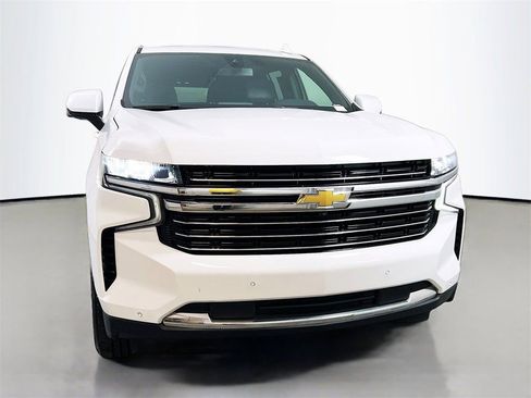 Used 2022 Chevrolet Suburban LT w/ LT Signature Plus Package image 2