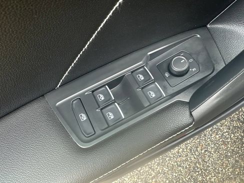 Used 2022 Volkswagen Tiguan SE AWD/4WD image 14
