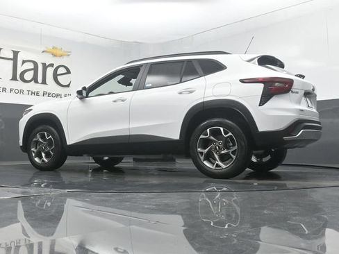 Used 2025 Chevrolet Trax LT w/ Driver Confidence Package FWD image 33
