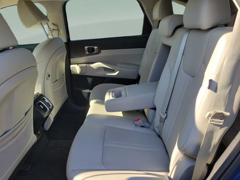 Certified 2025 Kia Sorento S FWD image 7
