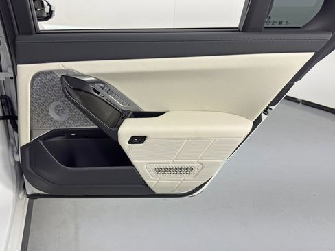 Used 2023 BMW i7 xDrive60 w/ Executive Package 2 image 60