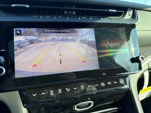 New 2026 Jeep Grand Cherokee Laredo image 4