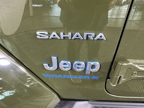Used 2023 Jeep Wrangler Unlimited Sahara w/ Cold Weather Group AWD/4WD image 9