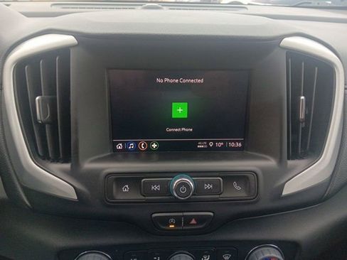 Used 2024 GMC Terrain SLE w/ Driver Convenience Package image 18