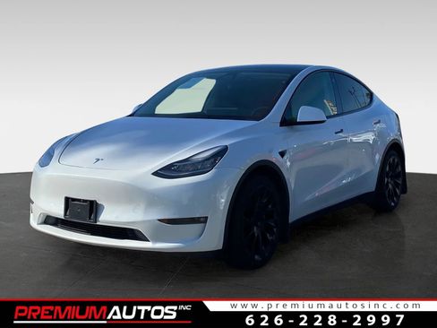 Used 2022 Tesla Model Y Long Range image 1