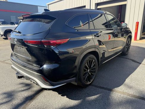 Used 2023 Toyota Highlander XSE AWD/4WD image 4