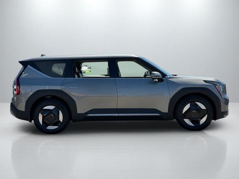 Used 2024 Kia EV9 Light Long Range RWD image 8