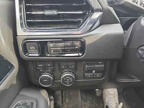 Used 2025 GMC Yukon Denali w/ Denali Reserve Package image 24