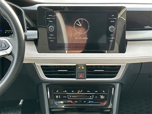 Used 2025 Volkswagen Taos SE image 27