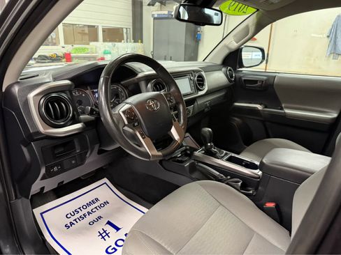 Used 2019 Toyota Tacoma SR5 image 9