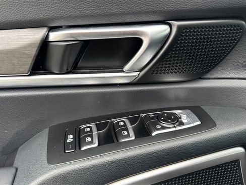 Used 2025 Kia Telluride AWD image 11