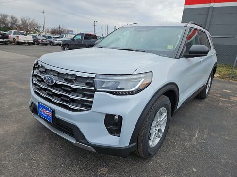 New 2026 Ford Explorer Active w/ Active Comfort Package image 4