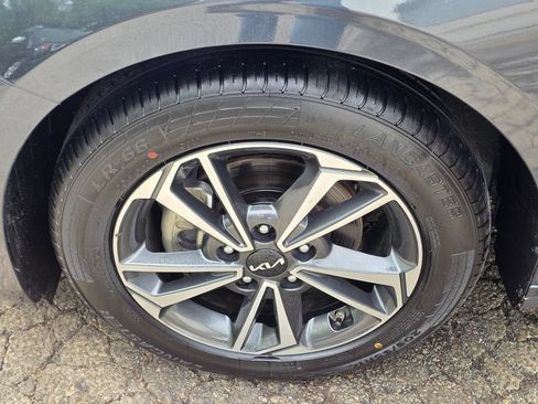 Used 2024 Kia Forte LXS FWD image 13