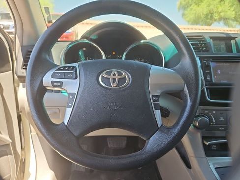 Used 2013 Toyota Highlander Plus FWD image 13