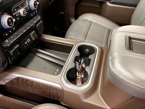 Used 2022 GMC Sierra 3500 Denali w/ Denali Ultimate Package image 16