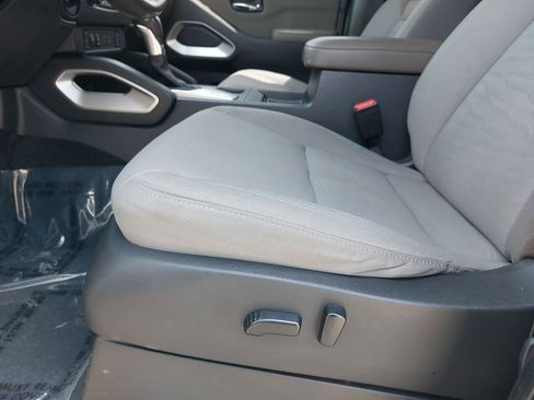 Used 2022 Nissan Frontier SV image 30