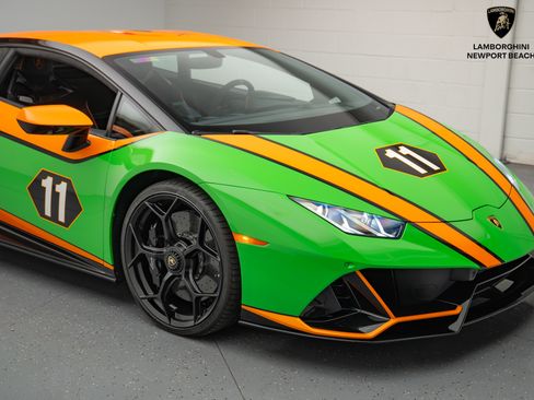 Used 2020 Lamborghini Huracan EVO image 2