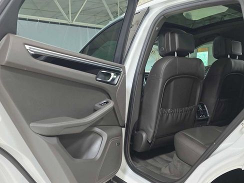 Used 2018 Porsche Macan image 15
