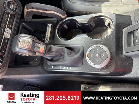 Used 2025 Ford Bronco Badlands image 19