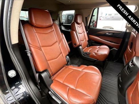 Used 2020 Cadillac Escalade Premium Luxury AWD/4WD image 24