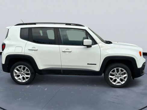 Used 2016 Jeep Renegade Latitude image 4