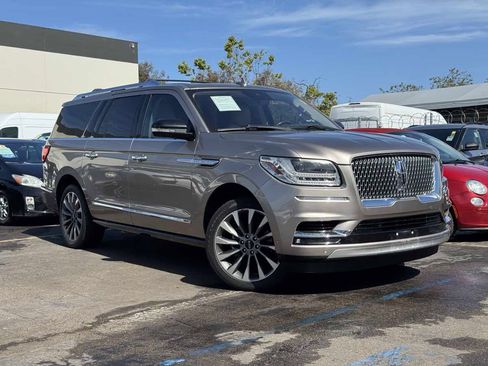Used 2018 Lincoln Navigator L Select w/ Technology Package AWD/4WD image 2