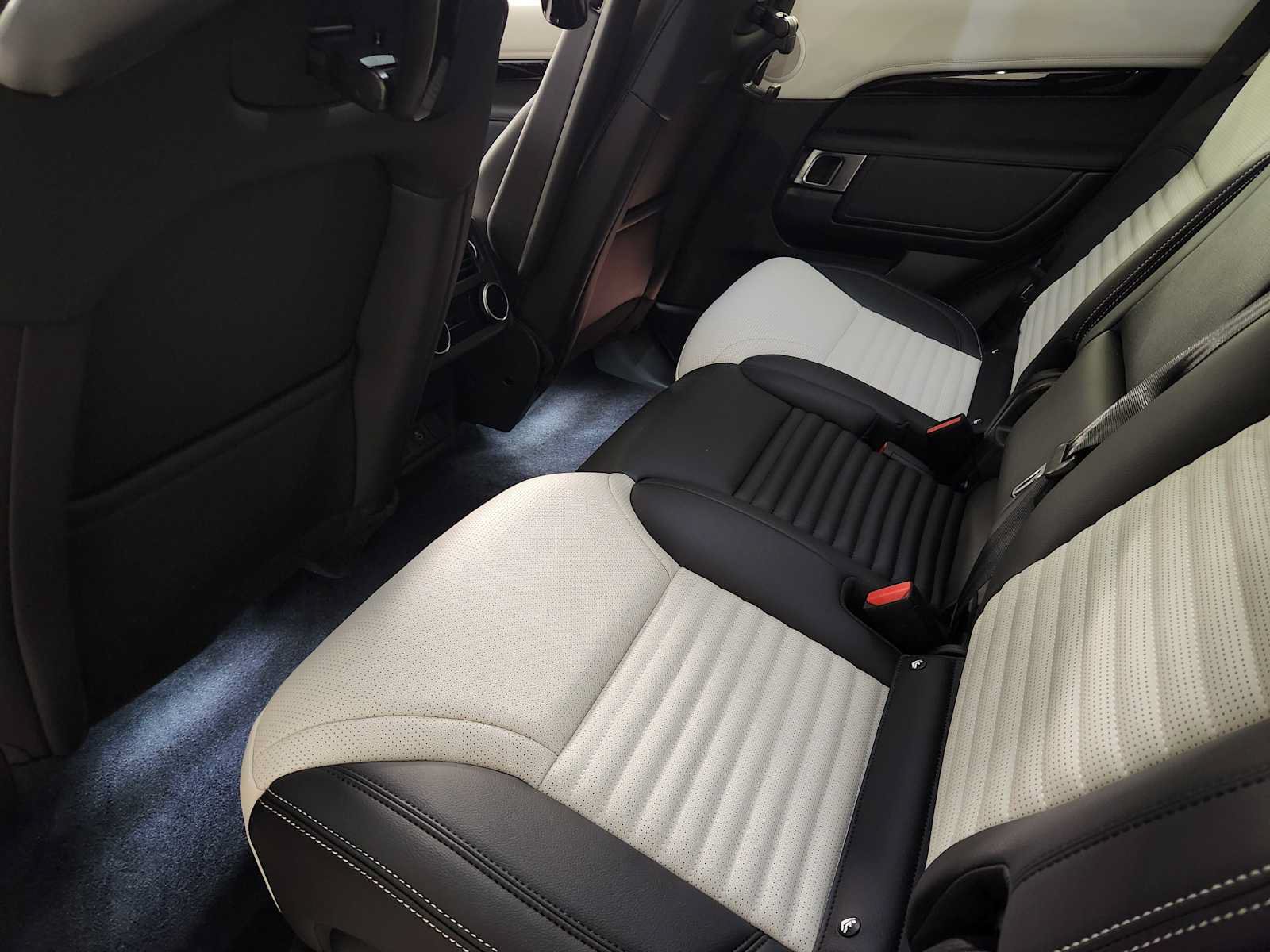 New 2026 Land Rover Discovery S AWD/4WD image 28