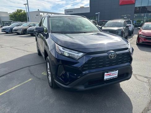Used 2025 Toyota RAV4 XLE AWD/4WD image 2