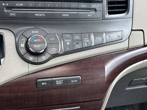 Used 2012 Toyota Sienna XLE FWD image 38