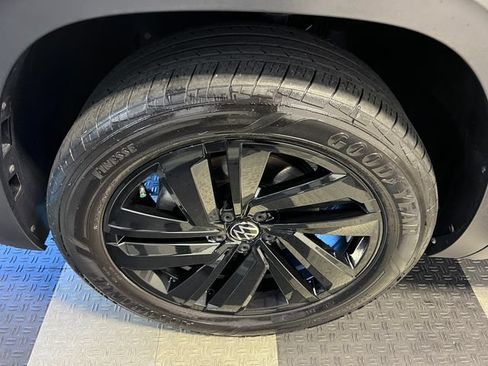 Certified 2023 Volkswagen Atlas Cross Sport SE FWD image 9