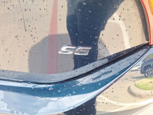 Used 2017 Toyota Corolla SE image 12