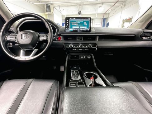 Used 2024 Honda Pilot Touring image 21