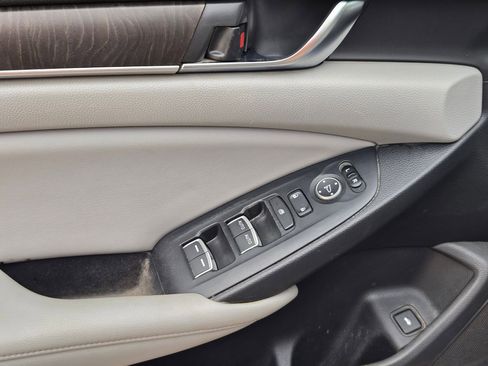 Used 2018 Honda Accord EX image 6