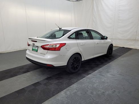 Used 2014 Ford Focus Titanium FWD image 9