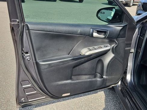 Used 2014 Toyota Camry SE FWD image 17