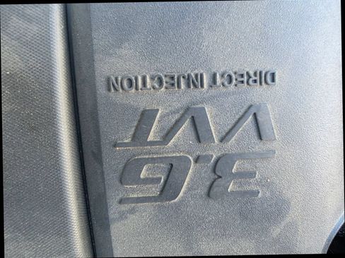 Used 2012 Buick Enclave Premium FWD image 12