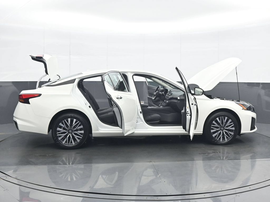 Used 2025 Nissan Altima 2.5 SV AWD/4WD image 36
