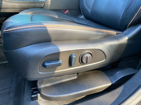 Used 2022 GMC Acadia AT4 w/ Technology Package image 13