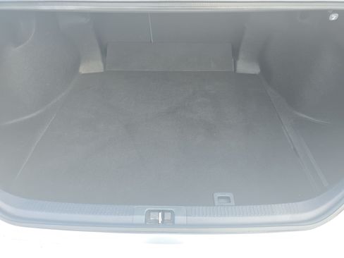 Used 2020 Toyota Camry XLE w/ Sunroof Package FWD image 12