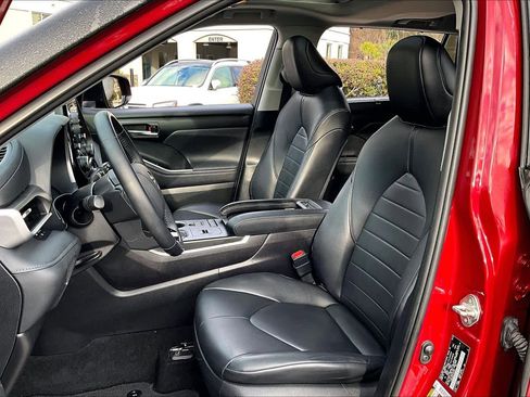 Used 2020 Toyota Highlander XLE image 7