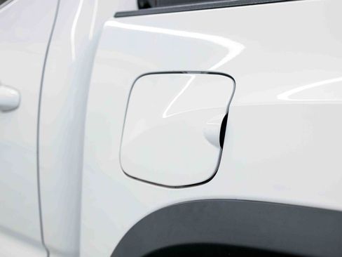 Used 2020 Toyota Tacoma TRD Off-Road w/ Technology Package image 32