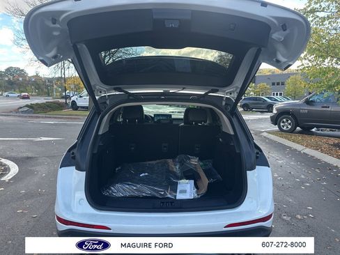 New 2025 Lincoln Corsair AWD w/ Equipment Group 101A image 11