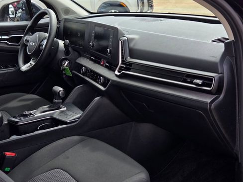 Used 2025 Kia Sportage LX FWD image 21